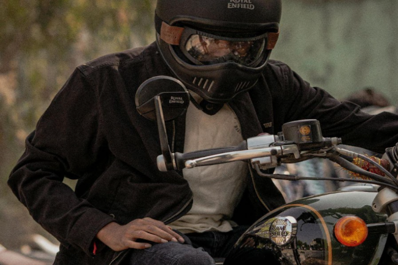 Why Do Motorcycle Riders Prefer Military Bomber Jackets for Cold Weather?