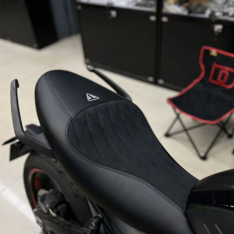 Custom Seat for Triumph Trident 660