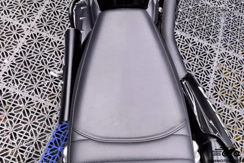 Side leather saddlebag for Triumph Scrambler 1200