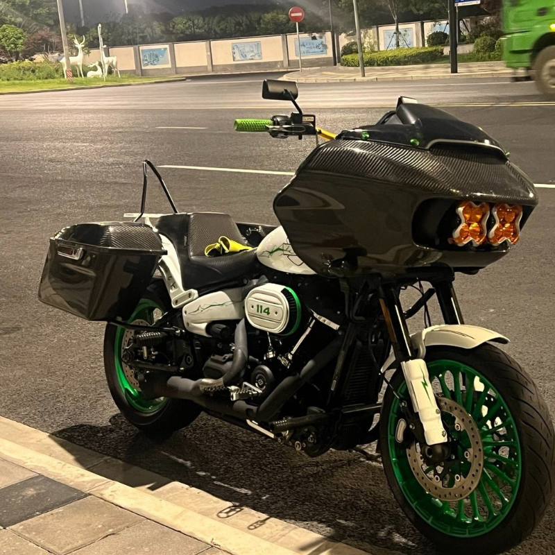 Road Glide-style front fairing for Softail