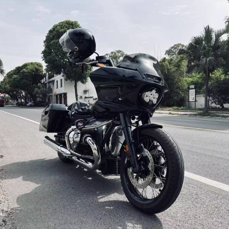 ST fairing with mount for R18