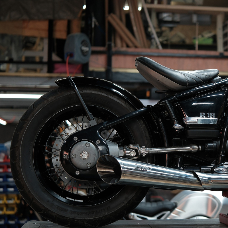 Short rear bobber fender for BMW R18