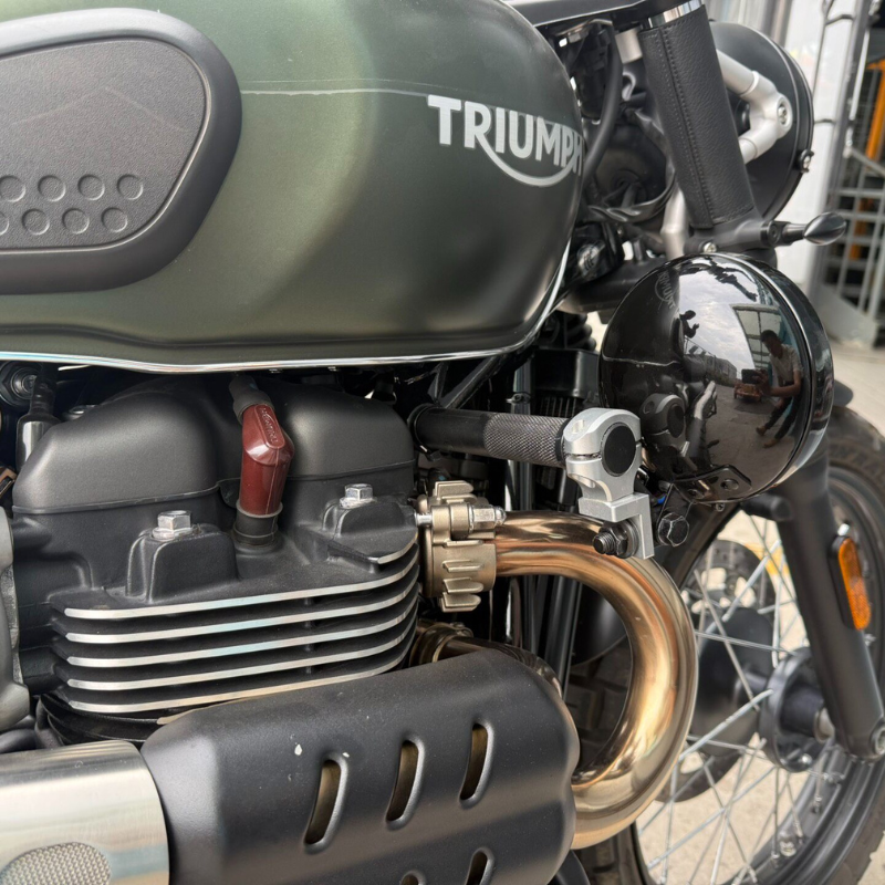 Halogen auxiliary light with aluminum mount for Triumph Classics