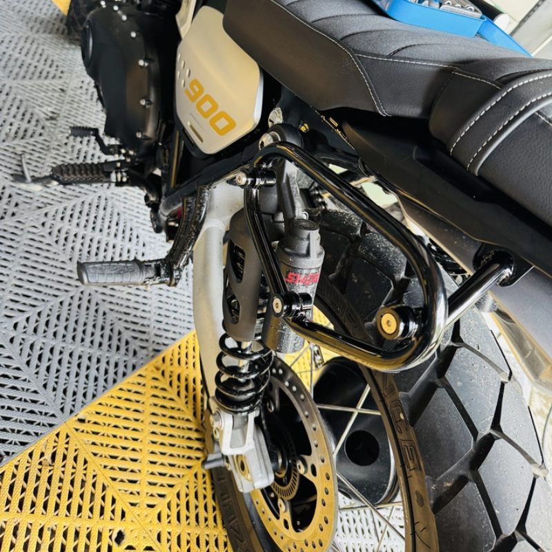 Side saddlebag bracket for Scrambler 900 (2026+)