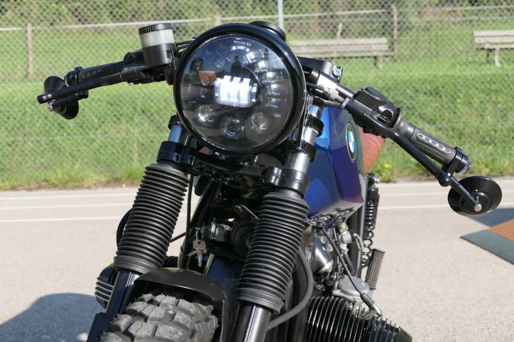 How to choose a motorcycle headlight? REM