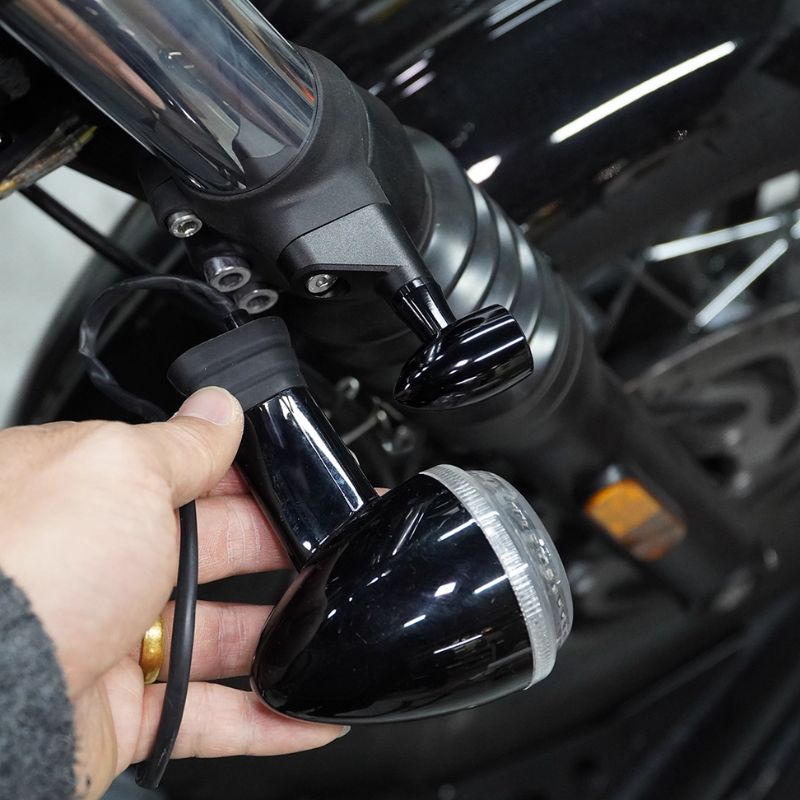 Front and/or rear turn signals for the Triumph Bonneville