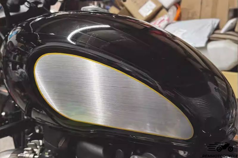 Triumph Bobber side tank guard