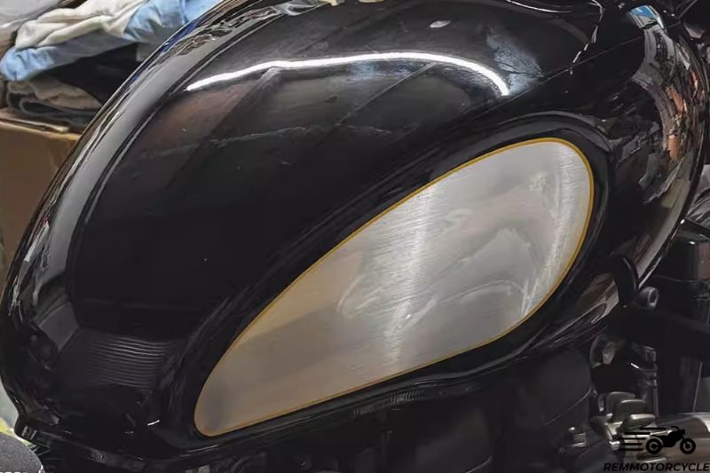 Triumph Bobber side tank guard