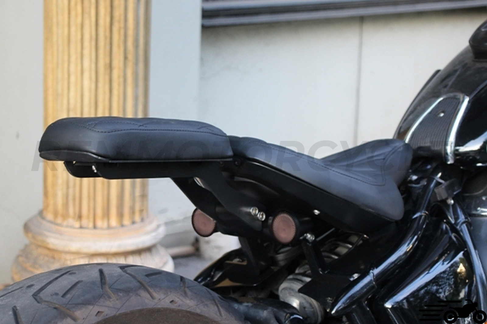 BMW r18 passenger seat