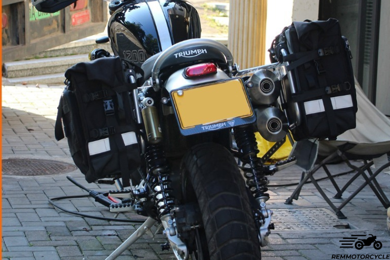 Saddlebag with mount for Triumph Scrambler 1200