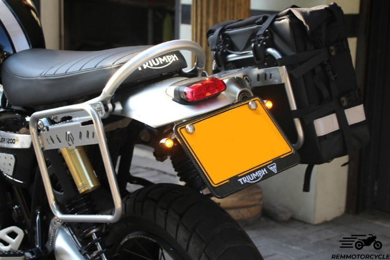 Saddlebag with mount for Triumph Scrambler 1200