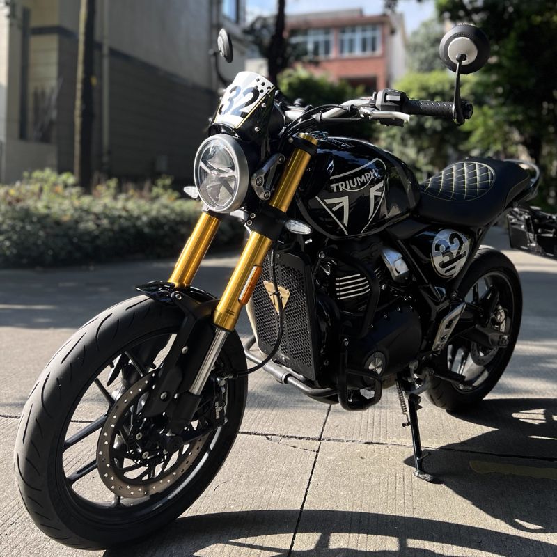 Custom side number plate wind deflector for Triumph 400 X