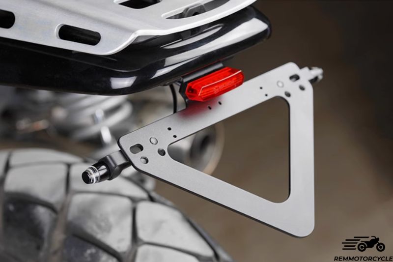 License plate bracket with integrated mini LED tail and turn signals for Triumph T100 T120