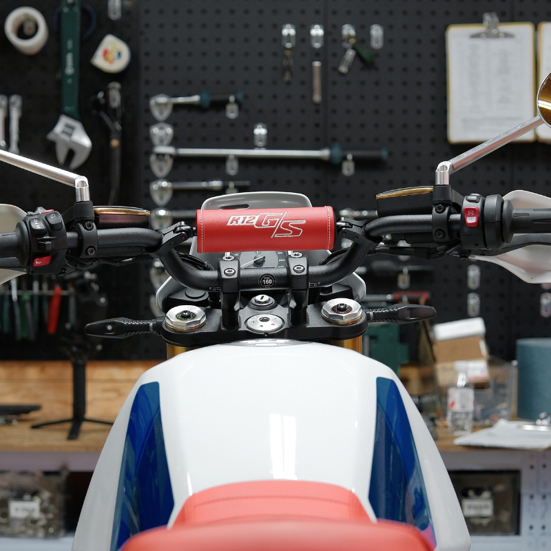Handlebar crossbar with leather cover for BMW R12GS