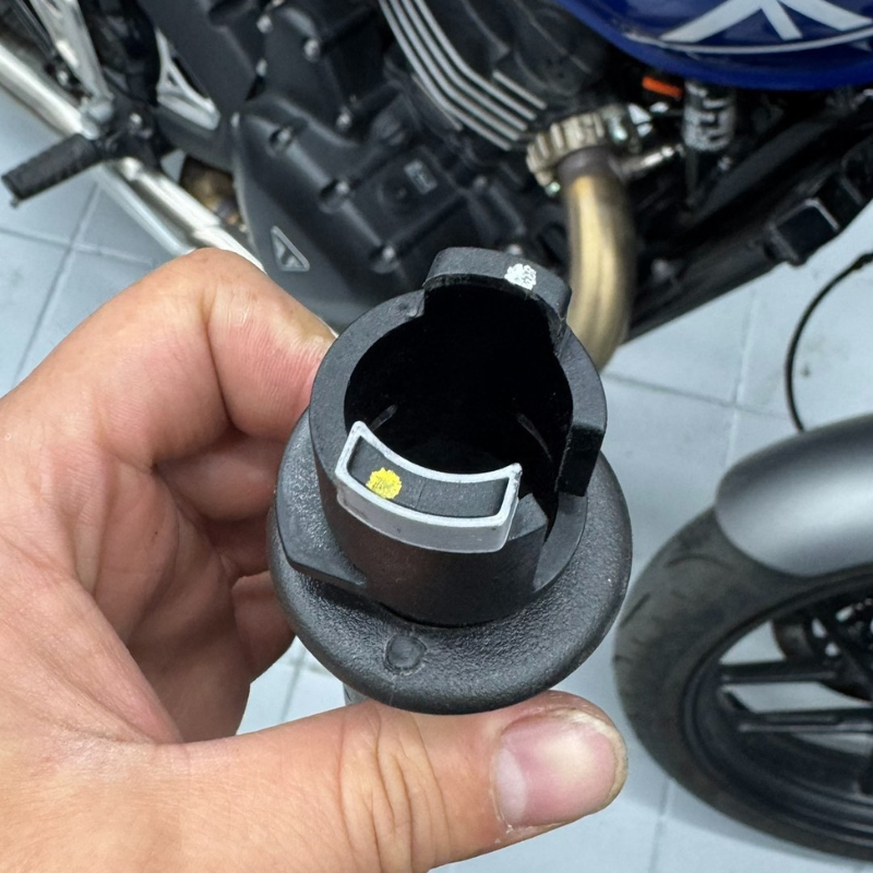 Throttle free‑play spacer – Speed 400 / Scrambler 400 X