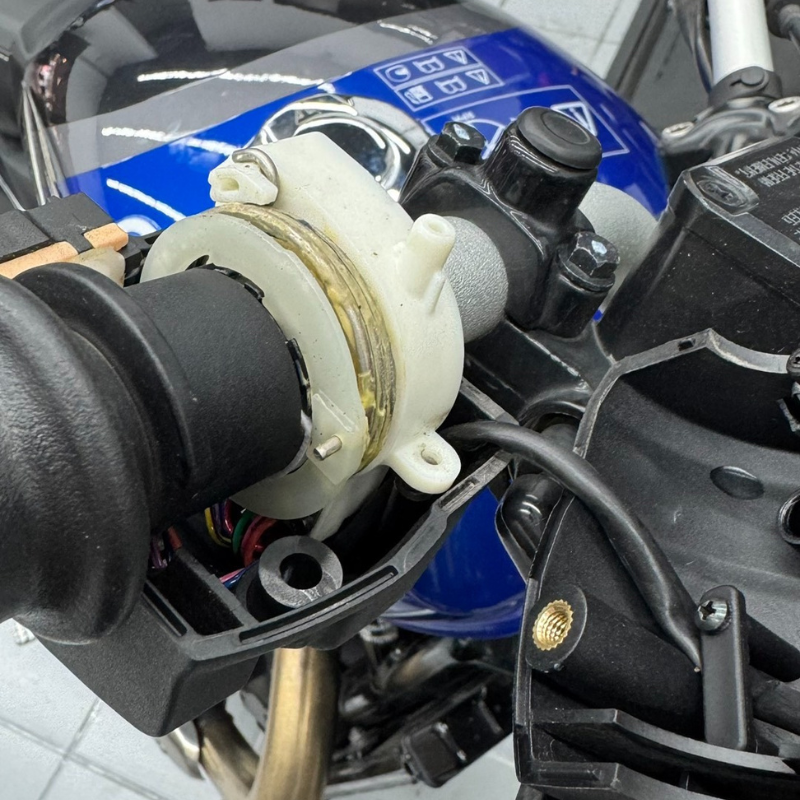 Throttle free‑play spacer – Speed 400 / Scrambler 400 X