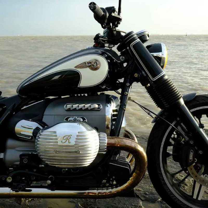 CNC 6061 cylinder head cover for BMW R18 - black or mirror polished