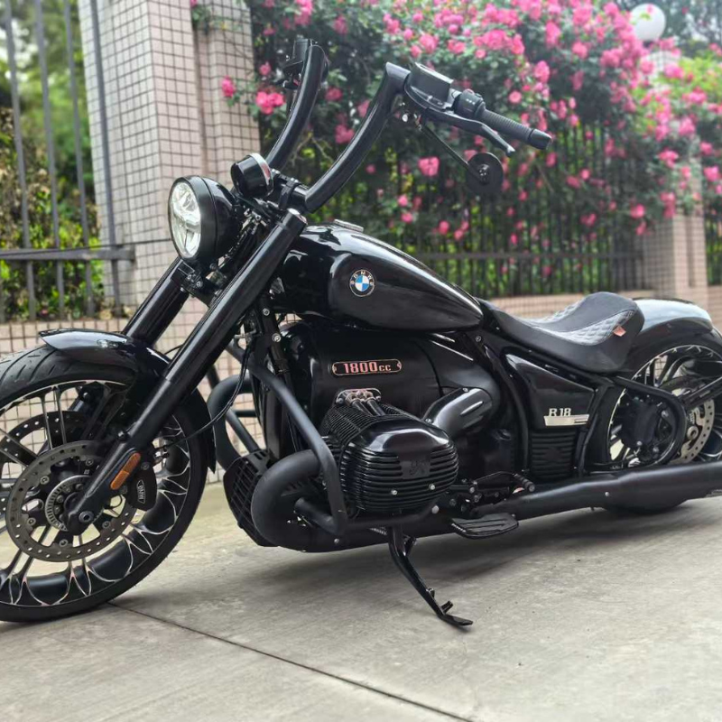 CNC 6061 cylinder head cover for BMW R18 - black or mirror polished