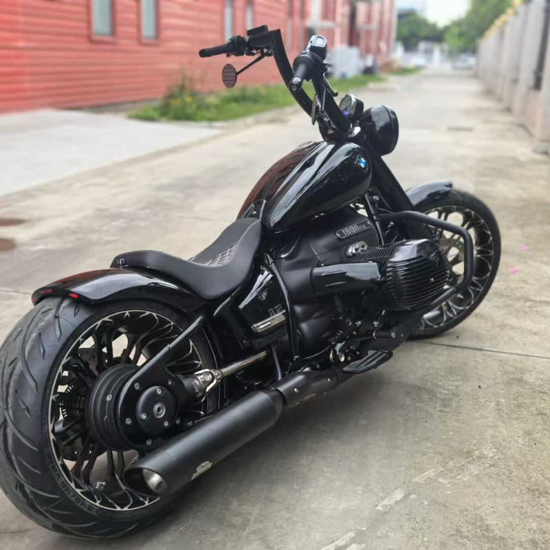 CNC 6061 cylinder head cover for BMW R18 - black or mirror polished