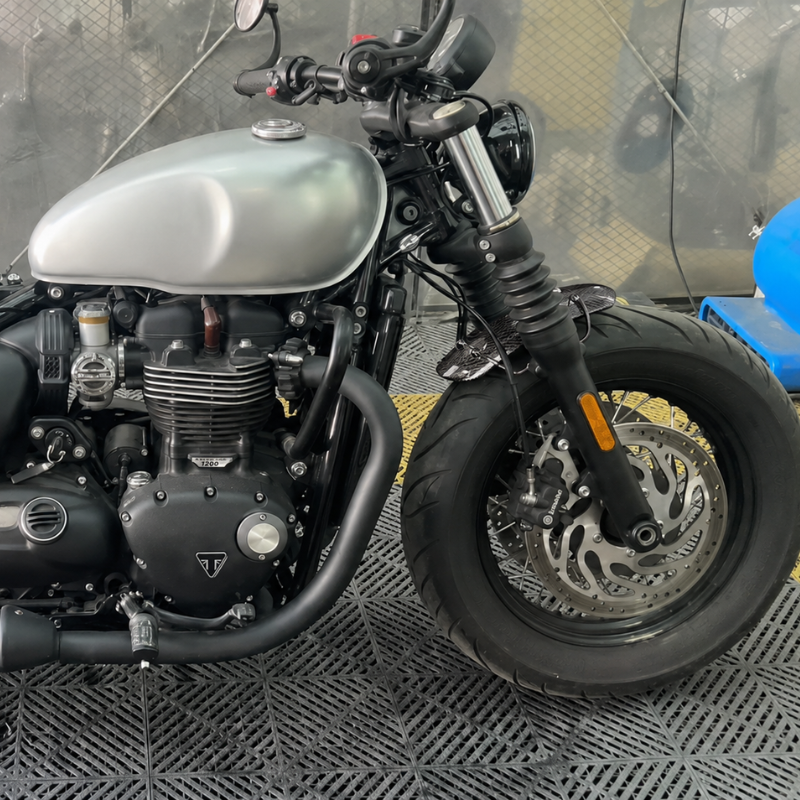Carbon front fender for Triumph Bobber/Speedmaster Ø47 mm