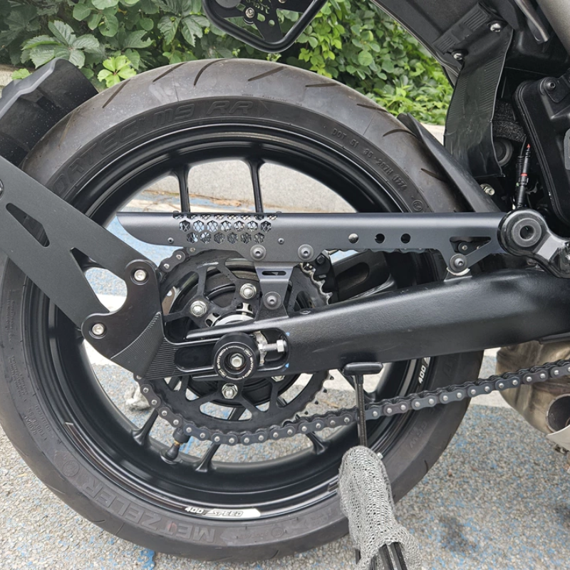 Retro aluminum chain guard for Triumph Scrambler 400X / 400XC / Speed 400