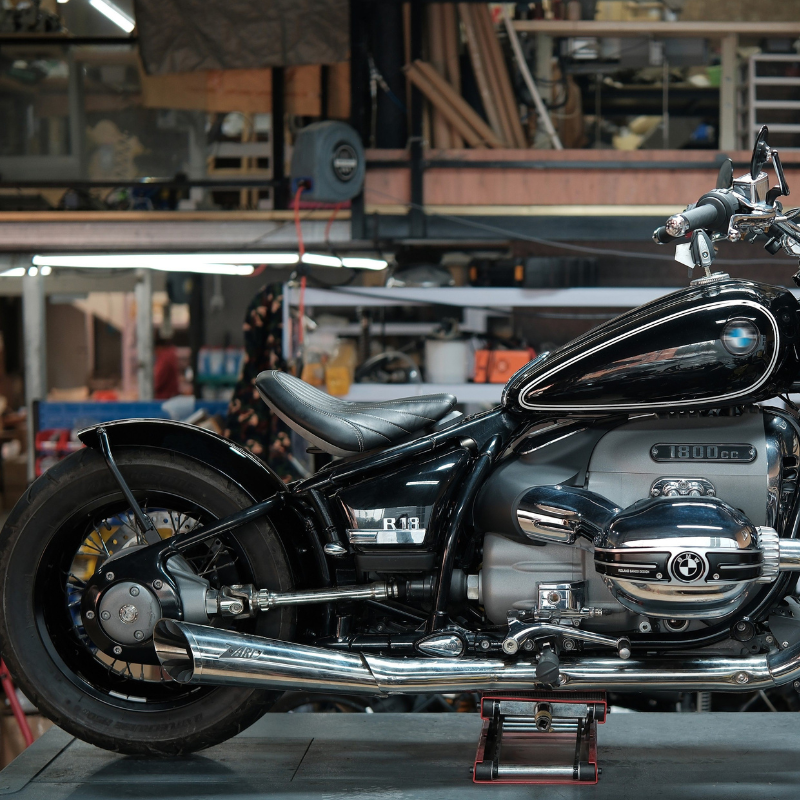 Custom bobber seat kit – BMW R18