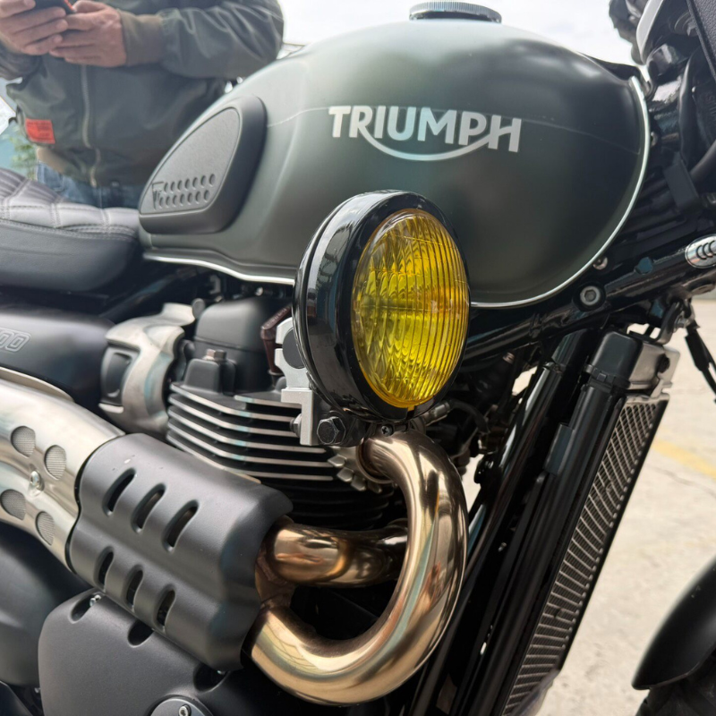 Halogen auxiliary light with aluminum mount for Triumph Classics