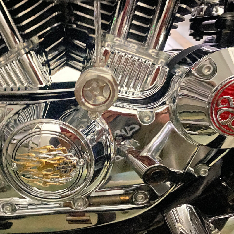 Harley V-Twin oil catch can with transparent body