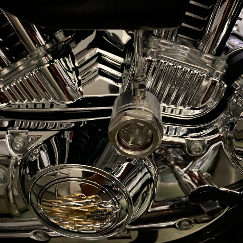 Harley V-Twin oil catch can with transparent body