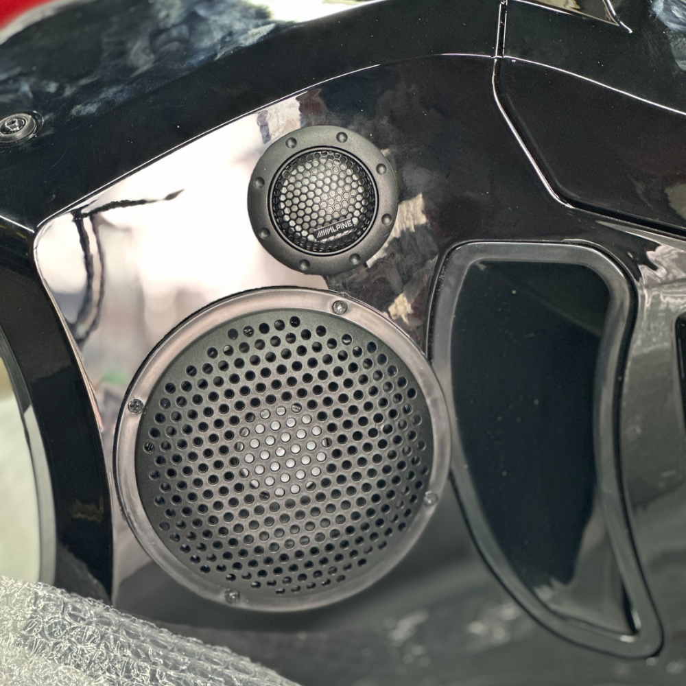 Club Style Fairing with Sound System