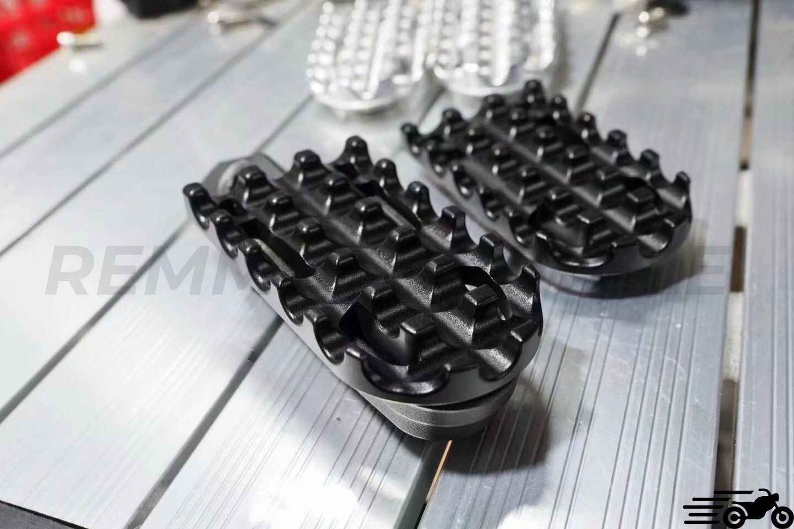 Footpegs Brixton Cromwell 1200